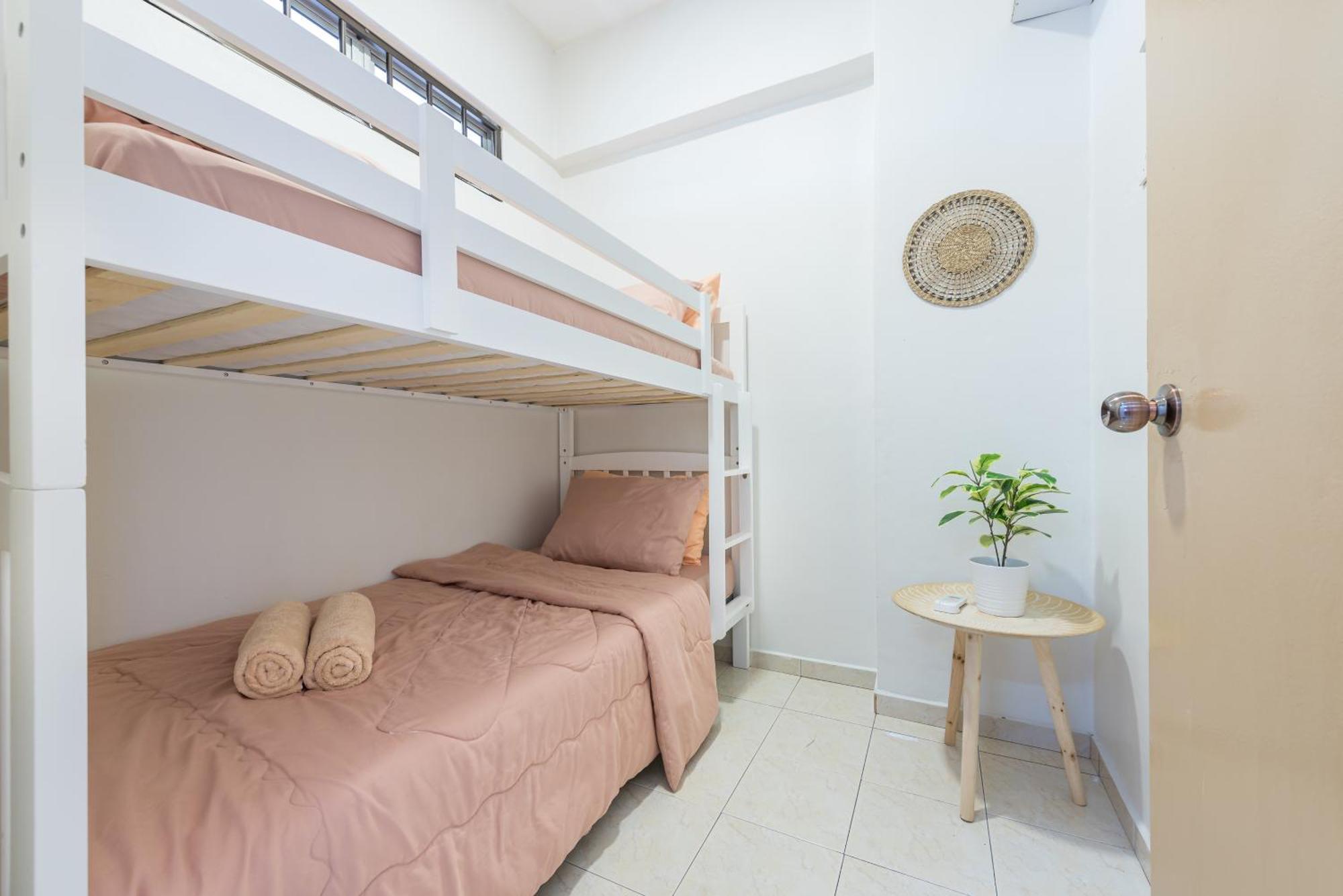 Portdickson Minimalist Seaview 10pax3br 1mintobeach